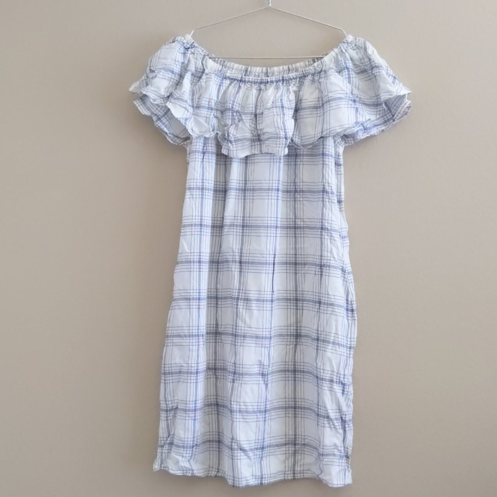 Off shoulders dress